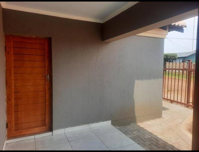 3 BEDROOM HOUSE FOR SALE IN SEBOKENG UNIT 13